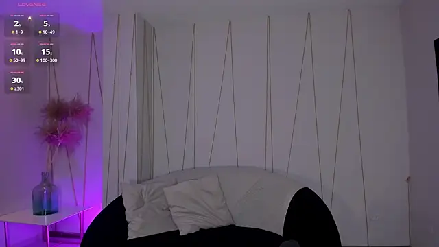 Snapshot of ValeriaRoldanX chatting on 05.25.26 ValeriaRoldanX online show from 05.25.26