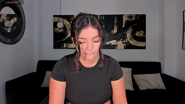 Snapshot of ValeriaRoldanX chatting on 06.01.26 ValeriaRoldanX online show from 06.01.26