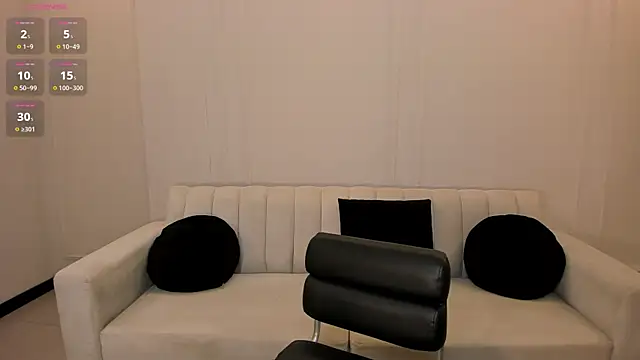 Snapshot of ValeriaRoldanX chatting on 06.17.26 ValeriaRoldanX online show from 06.17.26