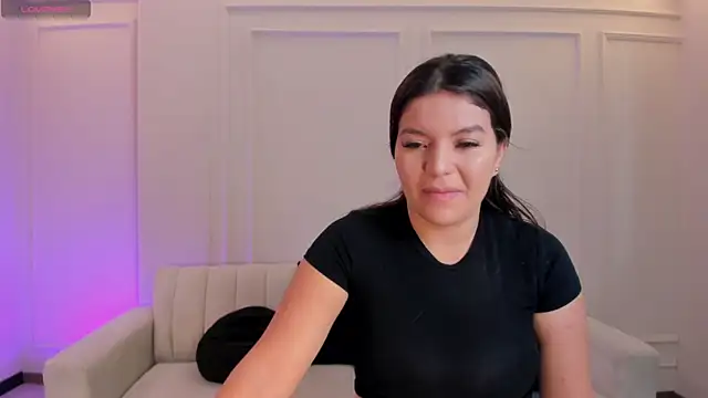 Snapshot of ValeriaRoldanX chatting on 07.23.26 ValeriaRoldanX online show from 07.23.26