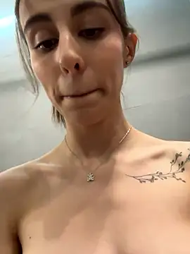 Snapshot of HellPeach chatting on 12.06.24 HellPeach online show from 12.06.24