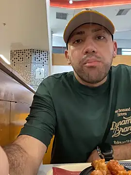 Snapshot of JuanZapata33 chatting on 10.29.25 JuanZapata33 online show from 10.29.25