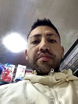 Snapshot of JuanZapata33 chatting on 11.16.25 JuanZapata33 online show from 11.16.25