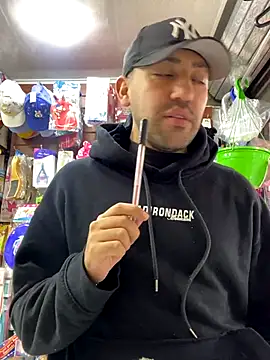 Snapshot of JuanZapata33 chatting on 11.26.25 JuanZapata33 online show from 11.26.25