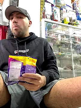 Snapshot of JuanZapata33 chatting on 12.01.25 JuanZapata33 online show from 12.01.25