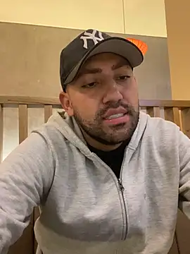 Snapshot of JuanZapata33 chatting on 12.17.25 JuanZapata33 online show from 12.17.25