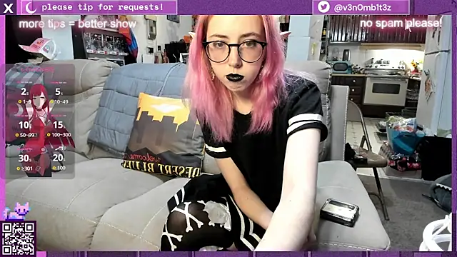 Snapshot of v3n0mb1t3z chatting on 11.08.25 v3n0mb1t3z online show from 11.08.25