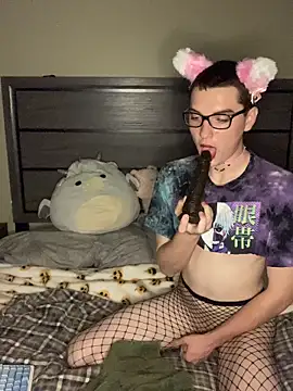 Snapshot of YourFavTwinkie chatting on 11.08.25 YourFavTwinkie online show from 11.08.25