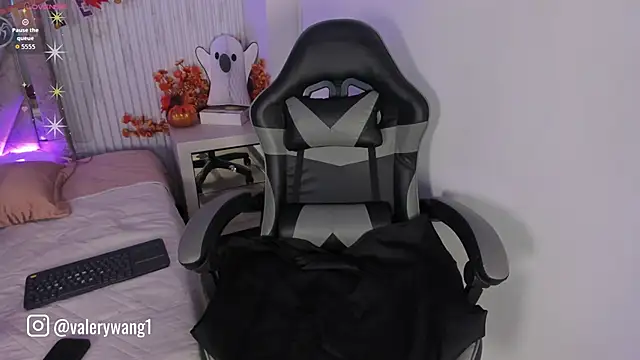 Snapshot of Valery_wang chatting on 10.13.25 Valery wang online show from 10.13.25