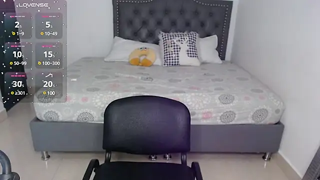 Snapshot of pamela_ chatting on 12.18.24 pamela online show from 12.18.24