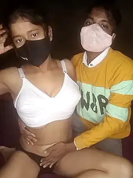 Snapshot of Indian_Couple3 chatting on 12.14.24 Indian Couple3 online show from 12.14.24