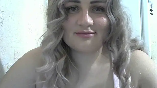 Snapshot of Honeydew-Waves chatting on 06.24.26 Honeydew-Waves online show from 06.24.26