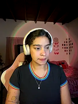 Snapshot of Arteatenea__ chatting on 12.16.25 Arteatenea online show from 12.16.25