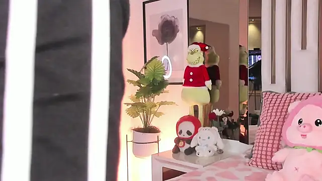 Snapshot of Kitty_Eliffe chatting on 12.02.25 Kitty Eliffe online show from 12.02.25