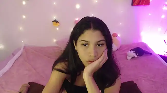 Snapshot of AmberJeong chatting on 12.04.24 AmberJeong online show from 12.04.24