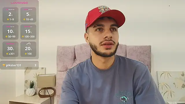 Snapshot of Amadeo_Wild chatting on 11.03.25 Amadeo Wild online show from 11.03.25