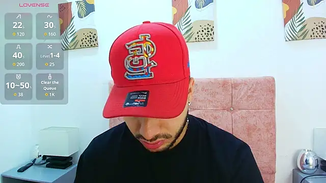 Snapshot of Amadeo_Wild chatting on 11.14.25 Amadeo Wild online show from 11.14.25