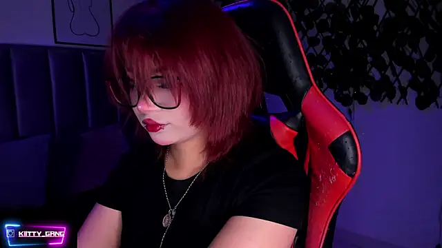Snapshot of Kitty_Gang chatting on 11.14.25 Kitty Gang online show from 11.14.25