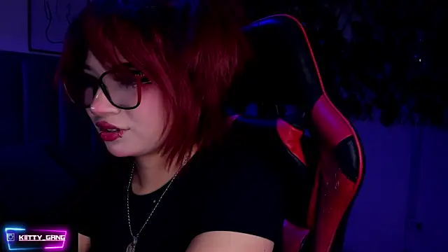 Snapshot of Kitty_Gang chatting on 11.15.25 Kitty Gang online show from 11.15.25