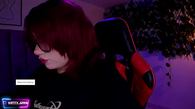 Snapshot of Kitty_Gang chatting on 11.19.25 Kitty Gang online show from 11.19.25