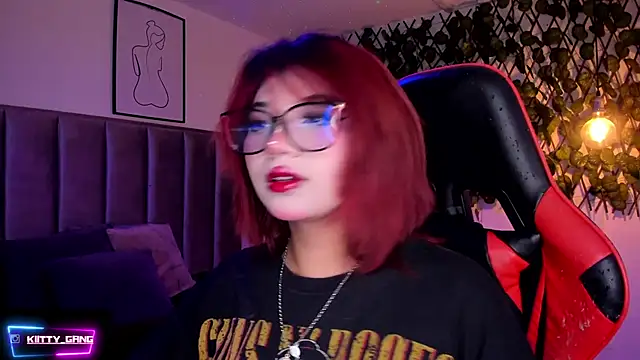 Snapshot of Kitty_Gang chatting on 11.25.25 Kitty Gang online show from 11.25.25