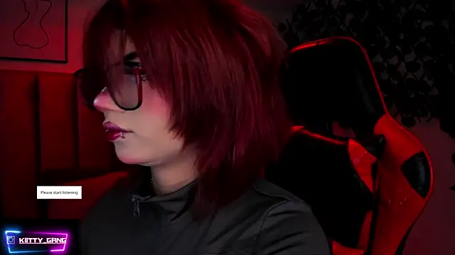 Snapshot of Kitty_Gang chatting on 11.27.25 Kitty Gang online show from 11.27.25