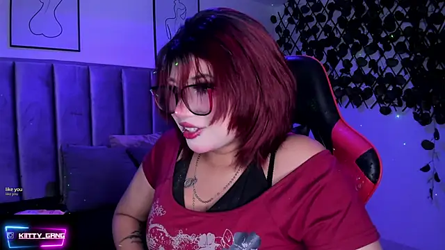 Snapshot of Kitty_Gang chatting on 12.04.25 Kitty Gang online show from 12.04.25