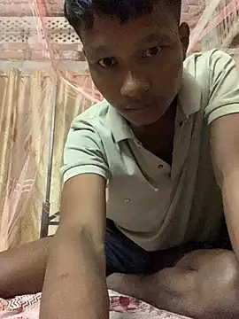 Snapshot of ShroveRising chatting on 11.13.25 ShroveRising online show from 11.13.25