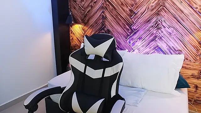 emma collson online show from 11.22.25