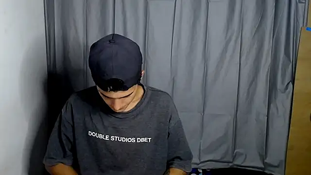 Snapshot of freddy_romas chatting on 02.01.25 freddy romas online show from 02.01.25