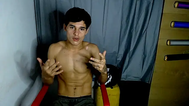 Snapshot of freddy_romas chatting on 02.04.25 freddy romas online show from 02.04.25