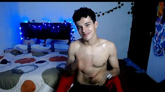 Snapshot of freddy_romas chatting on 09.13.25 freddy romas online show from 09.13.25