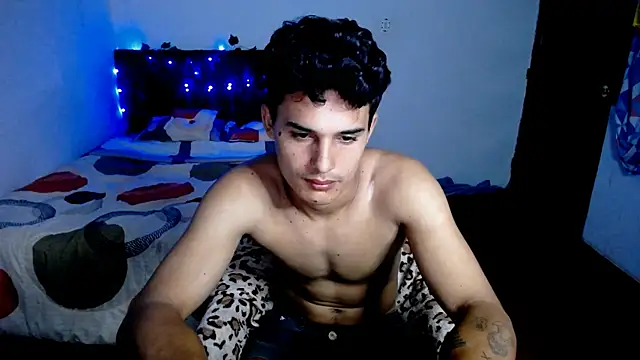 Snapshot of freddy_romas chatting on 09.18.25 freddy romas online show from 09.18.25