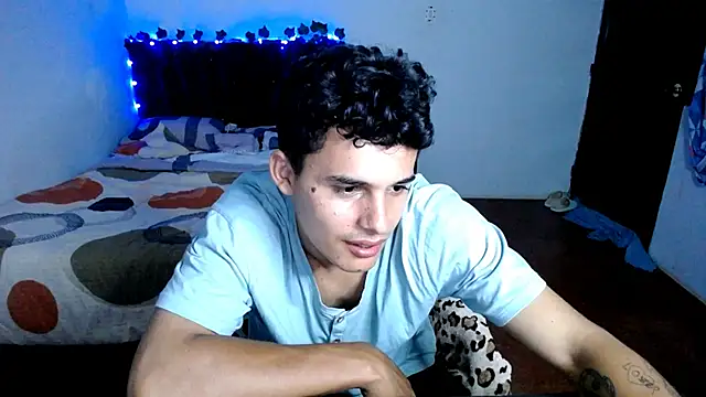 Snapshot of freddy_romas chatting on 09.20.25 freddy romas online show from 09.20.25