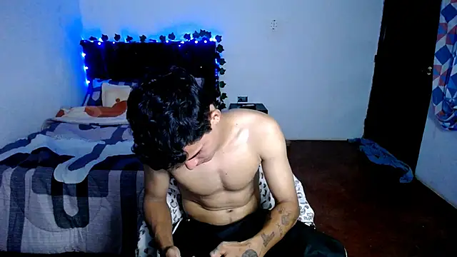 Snapshot of freddy_romas chatting on 09.26.25 freddy romas online show from 09.26.25