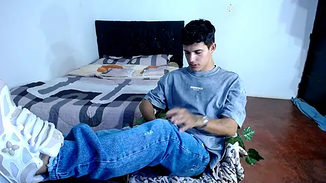 Snapshot of freddy_romas chatting on 09.29.25 freddy romas online show from 09.29.25