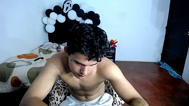 Snapshot of freddy_romas chatting on 10.08.25 freddy romas online show from 10.08.25