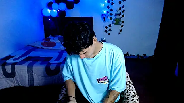 Snapshot of freddy_romas chatting on 10.20.25 freddy romas online show from 10.20.25