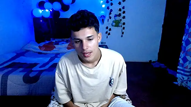 Snapshot of freddy_romas chatting on 10.24.25 freddy romas online show from 10.24.25