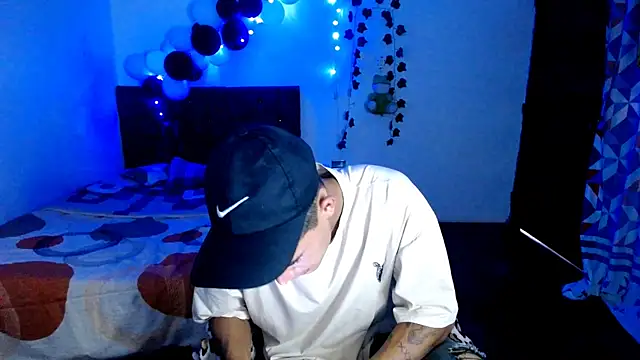 Snapshot of freddy_romas chatting on 11.25.25 freddy romas online show from 11.25.25