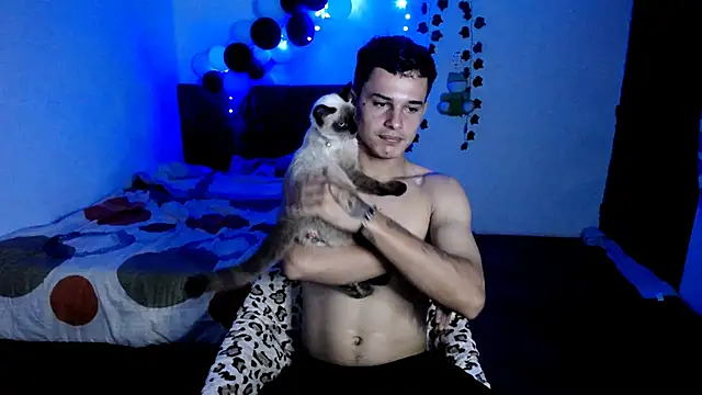 Snapshot of freddy_romas chatting on 12.01.25 freddy romas online show from 12.01.25