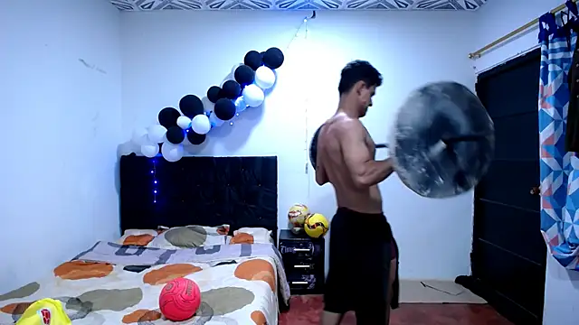 Snapshot of freddy_romas chatting on 12.14.25 freddy romas online show from 12.14.25