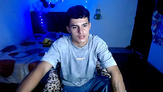 Snapshot of freddy_romas chatting on 12.15.25 freddy romas online show from 12.15.25