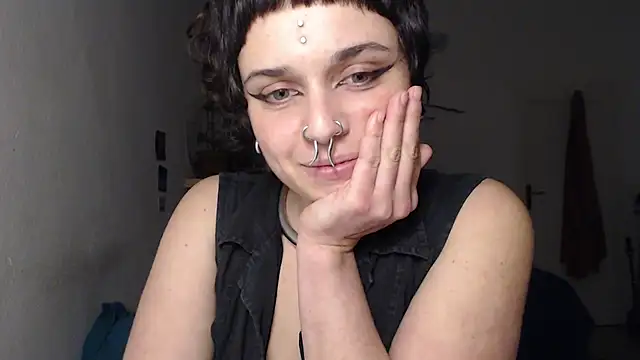 Snapshot of kinkyspirali chatting on 12.13.24 kinkyspirali online show from 12.13.24