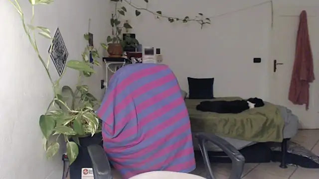 Snapshot of kinkyspirali chatting on 10.15.25 kinkyspirali online show from 10.15.25