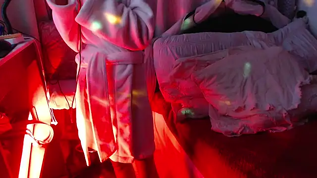 Snapshot of mysterymel chatting on 10.18.25 mysterymel online show from 10.18.25