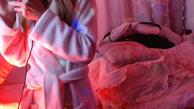 Snapshot of mysterymel chatting on 10.19.25 mysterymel online show from 10.19.25