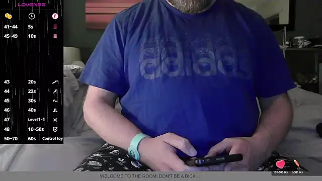 Snapshot of BondBroken chatting on 03.23.26 BondBroken online show from 03.23.26