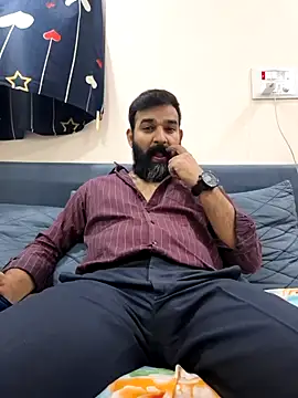 Snapshot of Fun_Guuy chatting on 11.26.25 Fun Guuy online show from 11.26.25