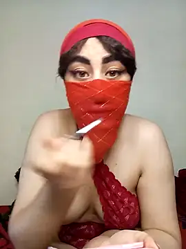 Snapshot of Lalou chatting on 12.26.24 Lalou online show from 12.26.24